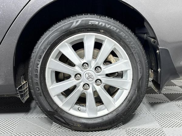 2013-Toyota-Corolla-13-Professional image:6