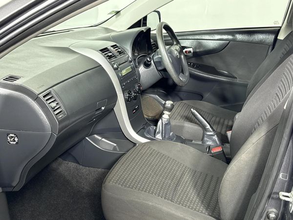 2013-Toyota-Corolla-13-Professional image:8