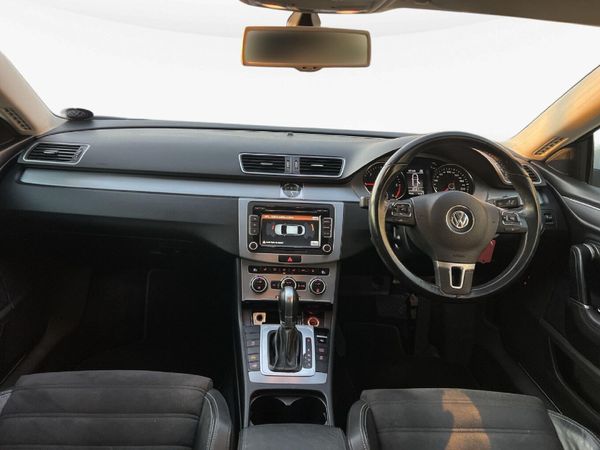2015-Volkswagen-CC-20-TDI-Bluemotion-Auto image:10