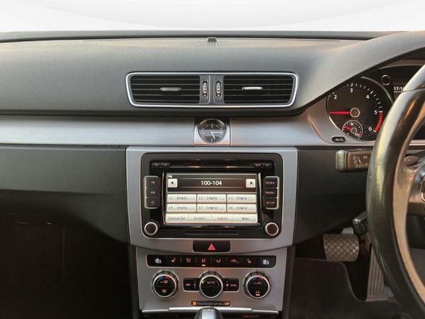 2015-Volkswagen-CC-20-TDI-Bluemotion-Auto image:11
