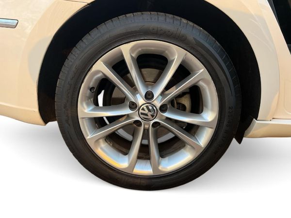 2015-Volkswagen-CC-20-TDI-Bluemotion-Auto image:15