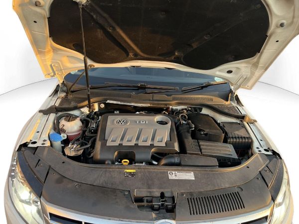 2015-Volkswagen-CC-20-TDI-Bluemotion-Auto image:8
