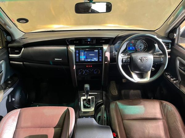 2019-Toyota-Fortuner-24-GD-6-Raised-Body-Auto image:5