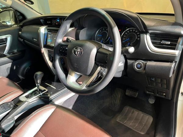 2019-Toyota-Fortuner-24-GD-6-Raised-Body-Auto image:6