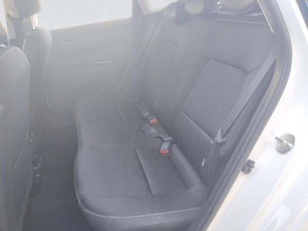 2022-Hyundai-i20-12-Fluid image:11