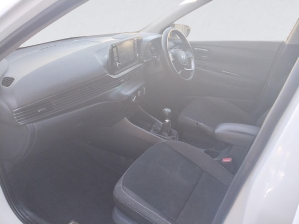 2022-Hyundai-i20-12-Fluid image:13