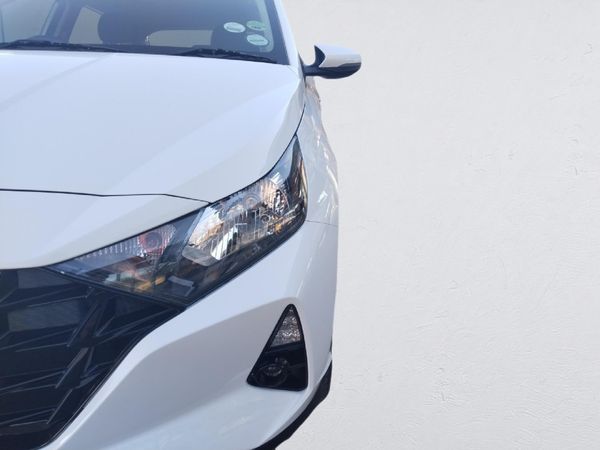 2022-Hyundai-i20-12-Fluid image:15