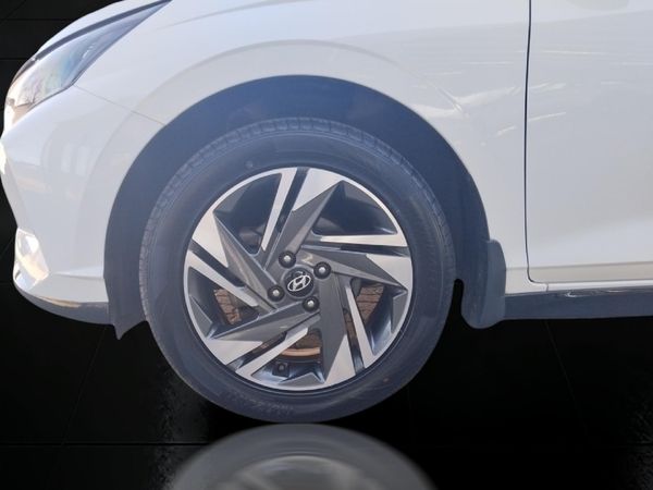 2022-Hyundai-i20-12-Fluid image:16