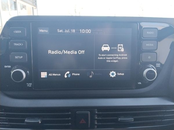 2022-Hyundai-i20-12-Fluid image:19