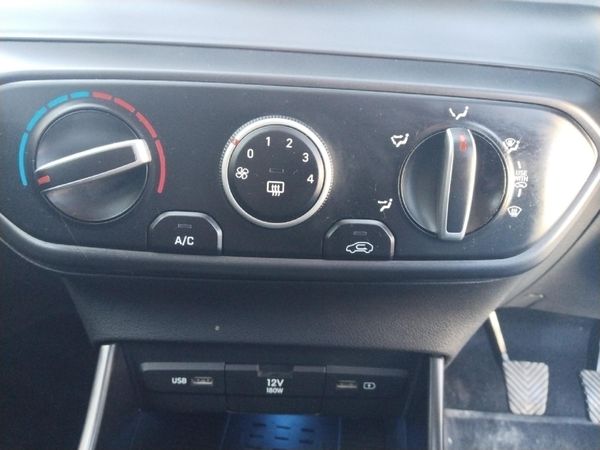 2022-Hyundai-i20-12-Fluid image:21