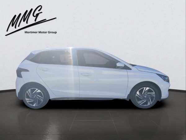 2022-Hyundai-i20-12-Fluid image:4