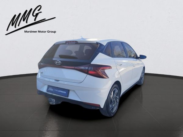 2022-Hyundai-i20-12-Fluid image:6