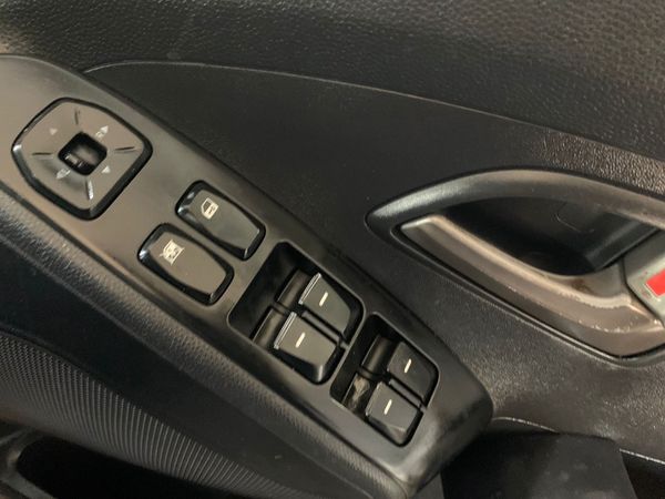 2012-Hyundai-ix35-20-GL-Premium image:19