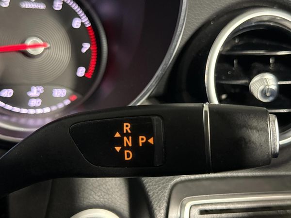 2016-Mercedes-Benz-C-Class-C-200-Auto image:10