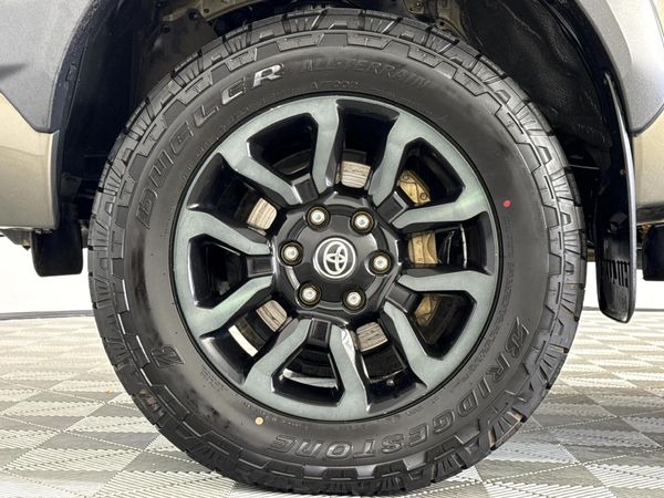 2021-Toyota-Hilux-28-GD-6-Raised-Body-Legend-4x4-Extended-Cab image:3