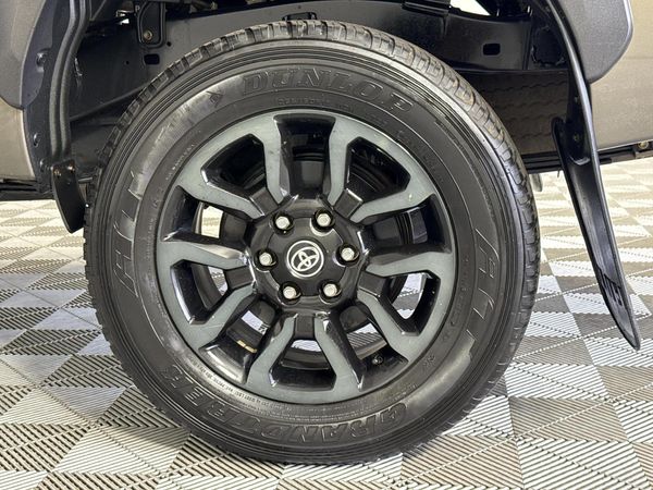 2021-Toyota-Hilux-28-GD-6-Raised-Body-Legend-4x4-Extended-Cab image:5