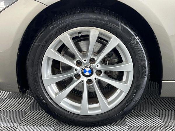 2016-BMW-3-Series-318i-Auto image:4