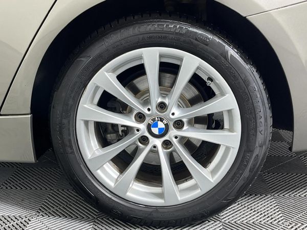 2016-BMW-3-Series-318i-Auto image:6