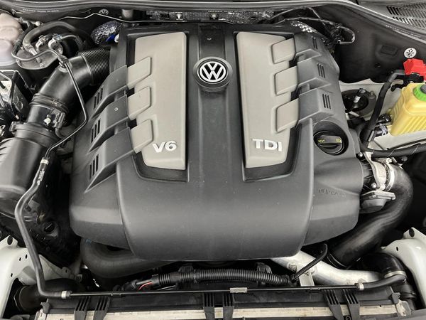 2016-Volkswagen-Touareg-GP-30-V6-TDI-Luxury-Auto image:12