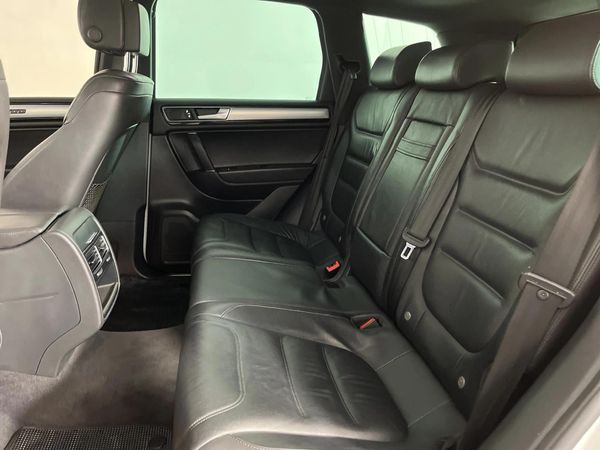 2016-Volkswagen-Touareg-GP-30-V6-TDI-Luxury-Auto image:3
