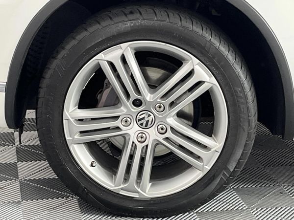2016-Volkswagen-Touareg-GP-30-V6-TDI-Luxury-Auto image:4