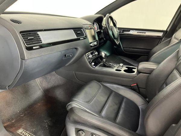 2016-Volkswagen-Touareg-GP-30-V6-TDI-Luxury-Auto image:8