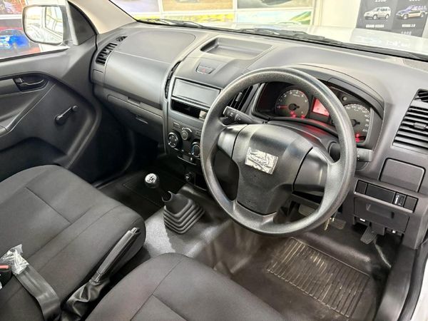 2026-Isuzu-D-Max-250C-Fleetside-Single-Cab image:2