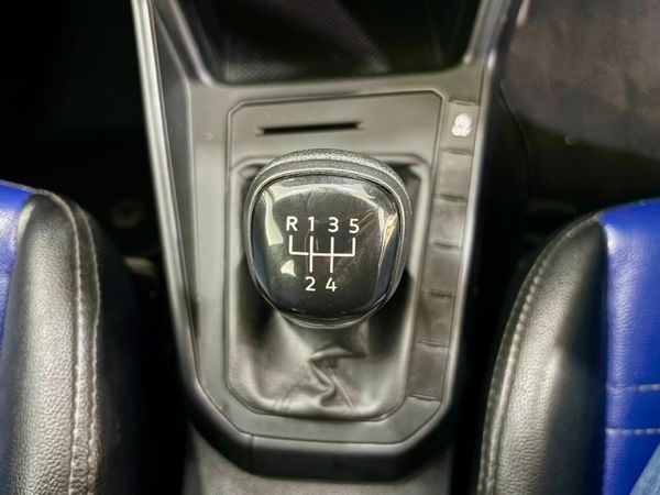 2024-Volkswagen-Polo-10-TSI image:4