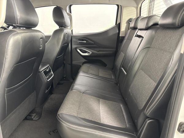 2022-Peugeot-Landtrek-19D-Allure-Double-Cab-Auto image:3