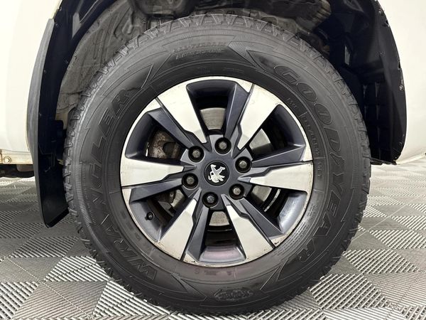 2022-Peugeot-Landtrek-19D-Allure-Double-Cab-Auto image:5