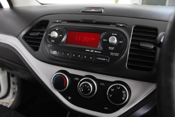 2011-Kia-Picanto-12-EX image:18