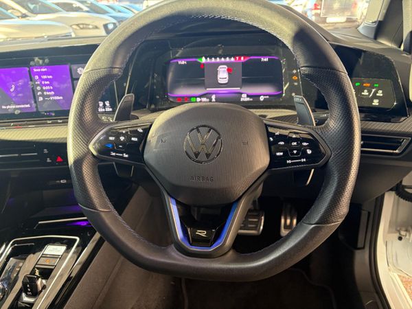 2025-Volkswagen-Golf-8-20-TSI-R-DSG image:18