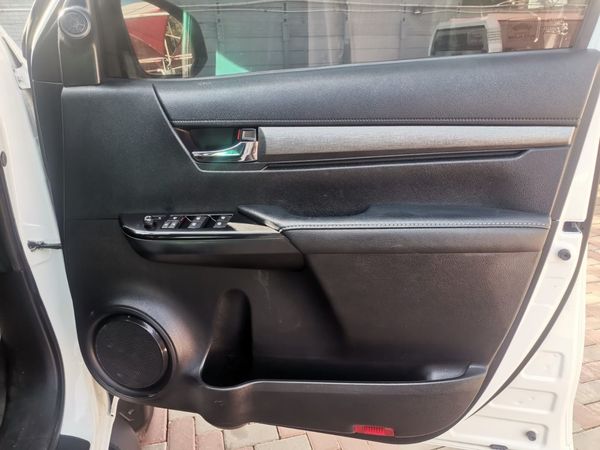 2022-Toyota-Hilux-28-GD-6-Raised-Body-Legend-Auto-Double-Cab-Dies image:14