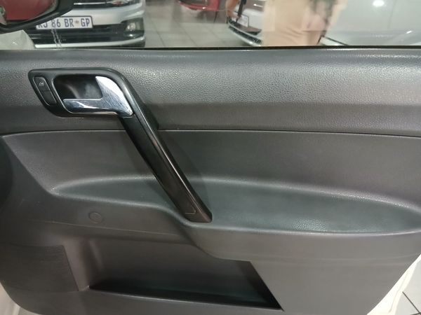 2016-Volkswagen-Polo-Vivo-GP-14-Trendline image:5