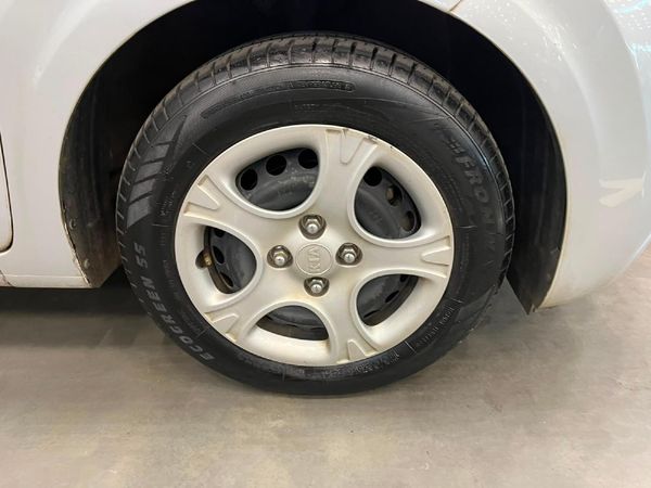 2017-Kia-Picanto-10-Street image:8
