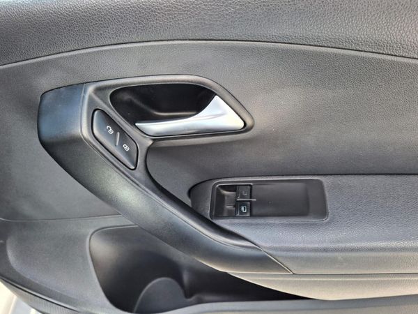 2023-Volkswagen-Polo-Vivo-14-Trendline-5-dr image:6