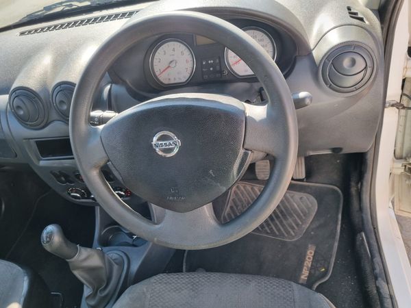 2020-Nissan-NP200-16-AC-Safety-Pack image:4