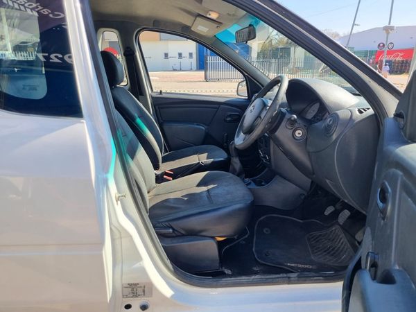 2020-Nissan-NP200-16-AC-Safety-Pack image:5