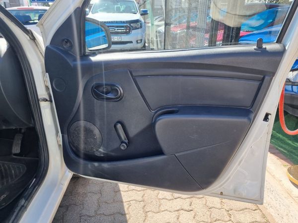 2020-Nissan-NP200-16-AC-Safety-Pack image:7