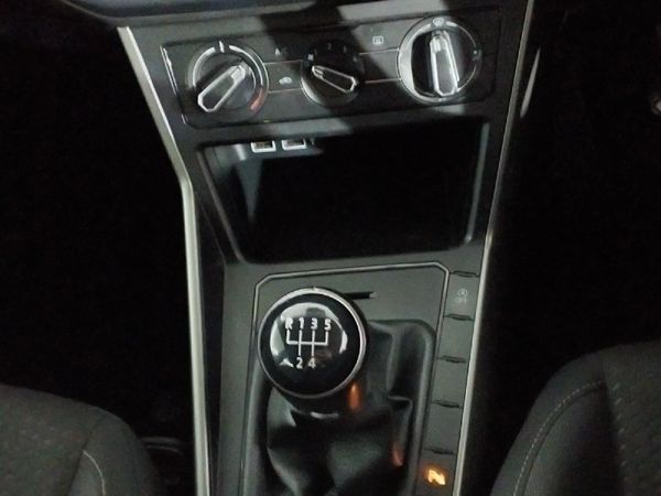 2019-Volkswagen-Polo-10-TSI-Comfortline image:4