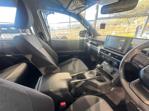 2026-Toyota-Hilux-28-GD-6-RB-SRX-Auto-Double-Cab image:13