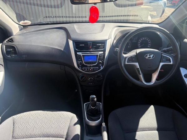 2012-Hyundai-Accent-16-GLS-Fluid image:10