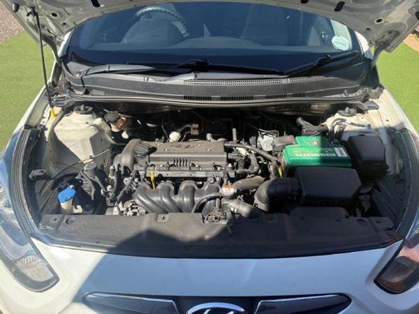 2012-Hyundai-Accent-16-GLS-Fluid image:13