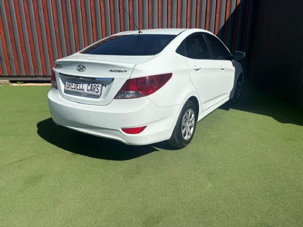 2012-Hyundai-Accent-16-GLS-Fluid image:6