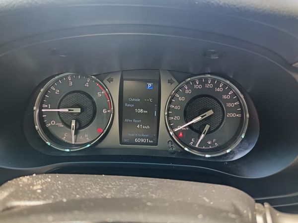 2025-Toyota-Hilux-28-GD-6-RB-Legend-55-4x4-Auto-Double-Cab image:6