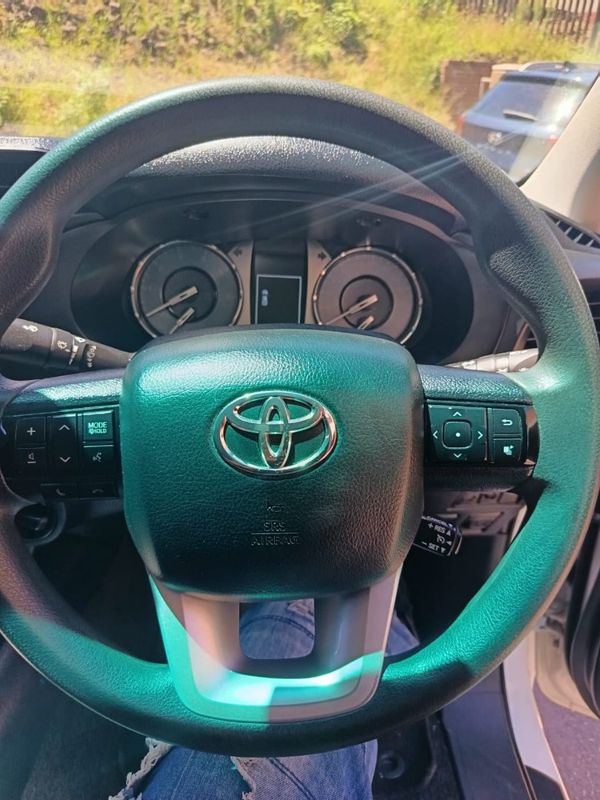 2025-Toyota-Hilux-28-GD-6-RB-Legend-55-4x4-Auto-Double-Cab image:7