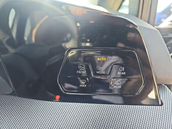 2026-Volkswagen-Golf-14-TSI-R-Line-Auto-110kw image:22