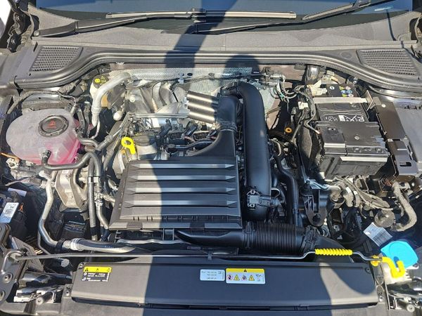 2026-Volkswagen-Golf-14-TSI-R-Line-Auto-110kw image:8