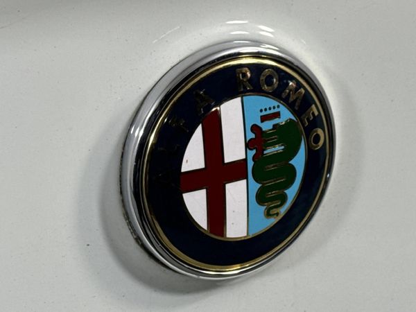 2012-Alfa-Romeo-159-32-Q4-Distinctive image:10
