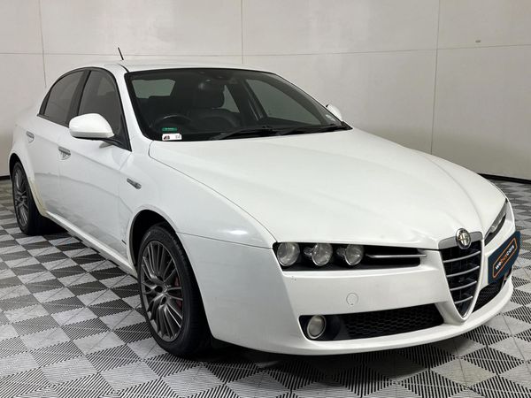 2012-Alfa-Romeo-159-32-Q4-Distinctive image:14